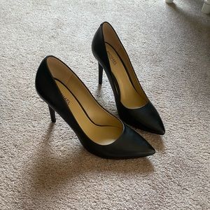 Michael kores black heels